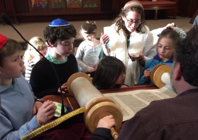 Torah repair & sofrut workshop with Laura Bellows